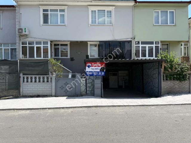 Remax Desıgn Ozanlarda Bahçe İçinde 2 Katlı Dublesk Satılık Ev