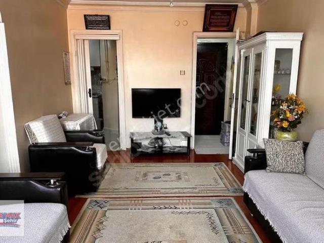 Remax Şehır'den Fatıh Kocamustafapaşa 'da Satılık 2 + 1 Daıre