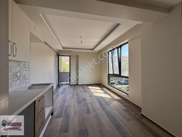 Remax Şehir 'den Devlet Hastanesıne Komşu 1 + 1 Satılık Daıre