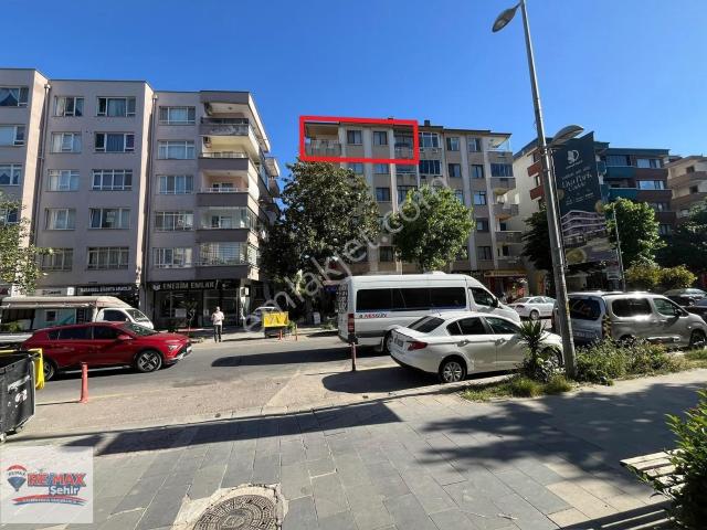 Remax Şehir Yalova Fatih Cd. Üzerinde Satılık Geniş 3+1 Daire