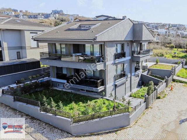 Remax Şehir Yalova Kadıköy Özden Mh. Satılık 8+2 Lüks Villa