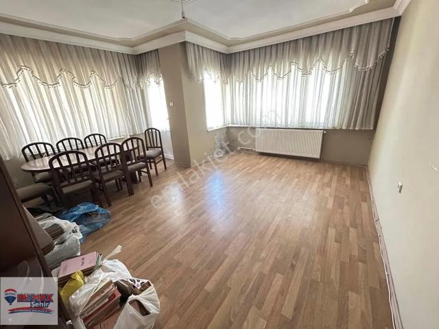 Re/max Şehir'den Çınarcık Merkezde Satılık Daire