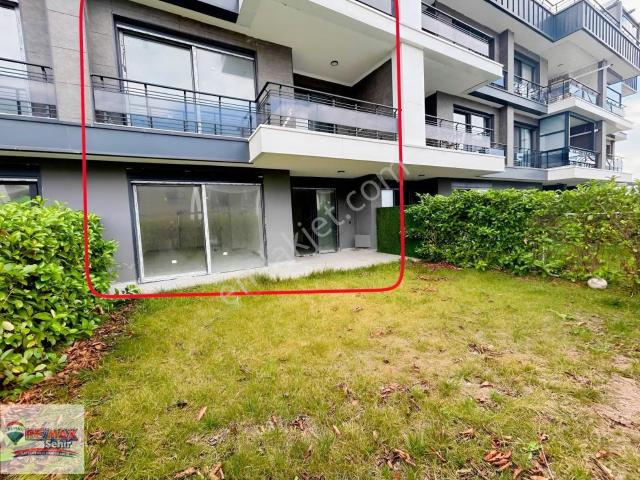 Re/max Şehir'den Havuzlu Sitede Satılık Bahçe Dubleks Daire