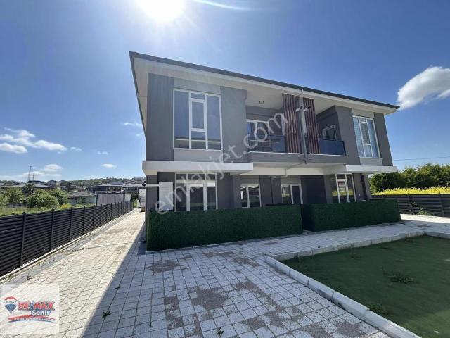 Re/max Şehir'den Kadıköy Özden Mahallesinde Satılık Daire