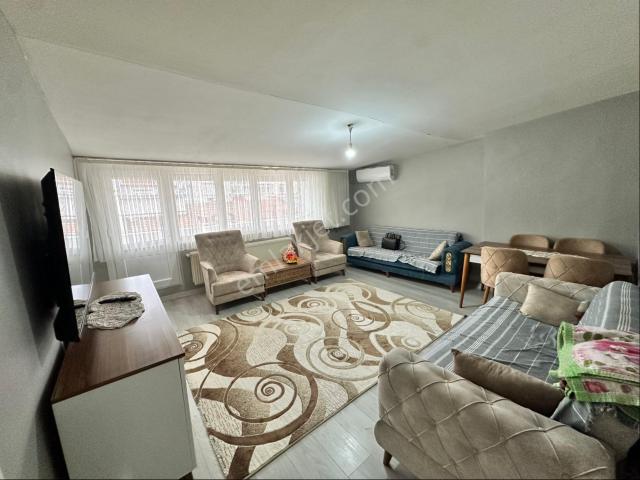 Re/max Farkıyla | Bağcılar Yıldıztepe’de Ferah 3+1 – Net 145 M² – Çift Balkon – Merkezi Konumda