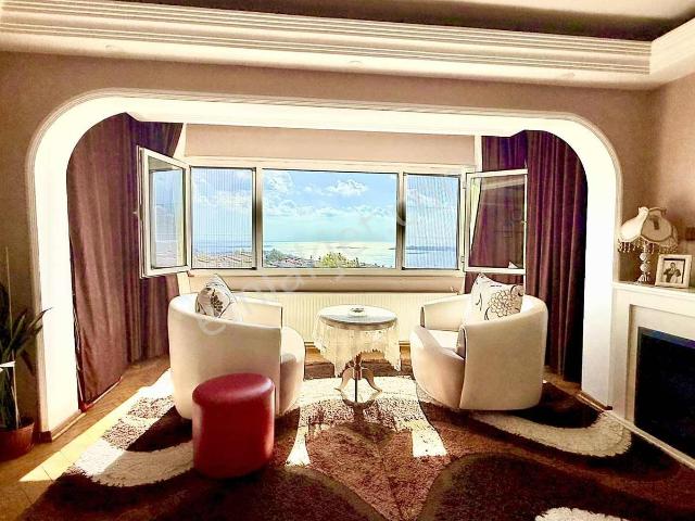 Remax Hedef'ten Deniz Ve Göl Manzaralı Eşyalı 3+1 Kiralık Daire