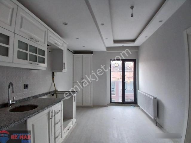 Re/max İnci'den 1.oruçgazi'de Kiralık Sıfır Kullanışlı 1+1 Daire