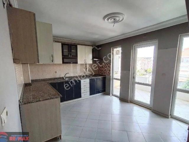 Re/max İnci'den Bahçelievler Beyoğlu Caddesi Kiralık 3+1 Teraslı Çatı Dubleks Daire