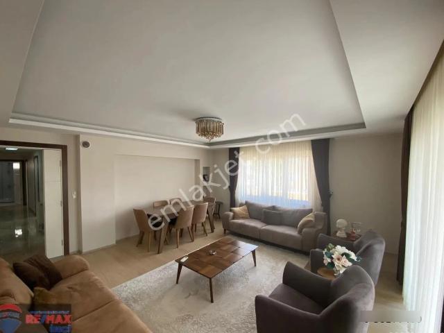 Re/max İnci'den Bahçelievler Teknik Lise Cad. Üzeri 3+1 Satılık Daire