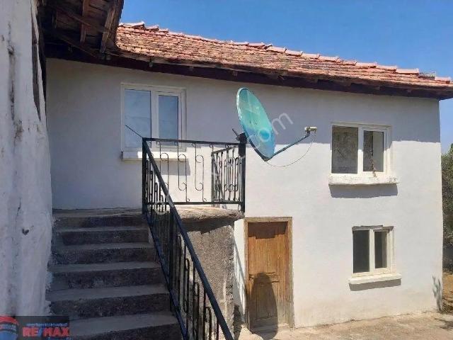 Re/max İnci'den Balıkesir Savaştepe Karaçam Mah'de Müstakil Ev Ve Arsası