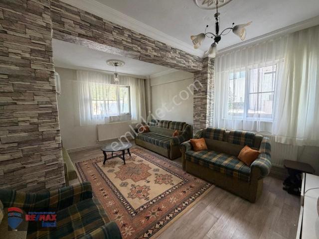 Re/max İnci'den Cengiz Topel Caddesi'nde Eşyalı 2+1 Kiralık Daire