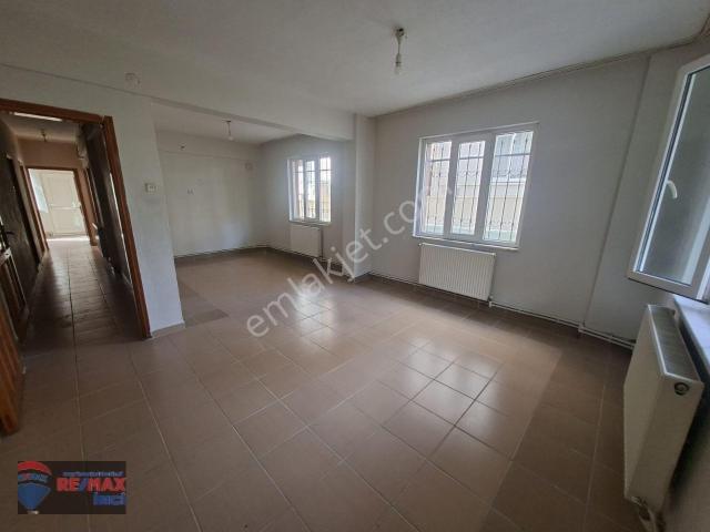 Re/max İnci'den Hasan Basri Çantay Mah.’de 2+1 Kiralık Daire