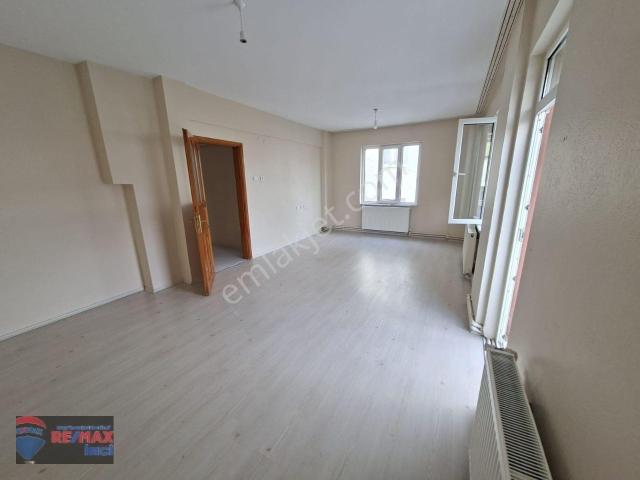 Re/max İnci'den Hasan Basri Çantay Mah.’de 3+1 Kiralık Daire