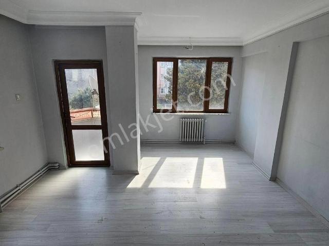 Re/max İnci'den Hasan Basri Çantay'da Kiralık 3+1 Ara Kat Daire