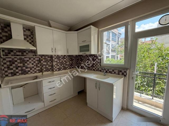 Re/max İnci'den Karesi 1.oruçgazi Mah. Satılık 2+1 Arakat Daire