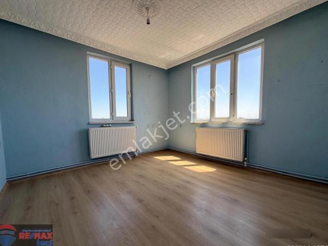 Re/max İnci'den Karesi 2.sakarya Mah. Kiralık 3+1 Daire