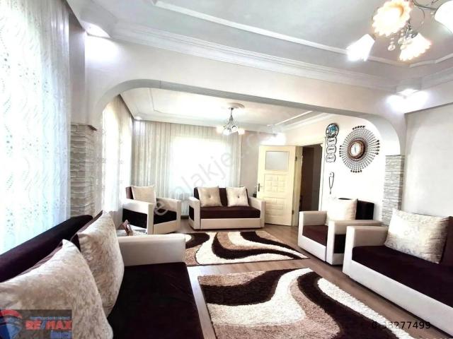 Re/max İnci'den Kuvayi Milliye Mahallesi'nde Satılık 4+2 Müstakil Ev