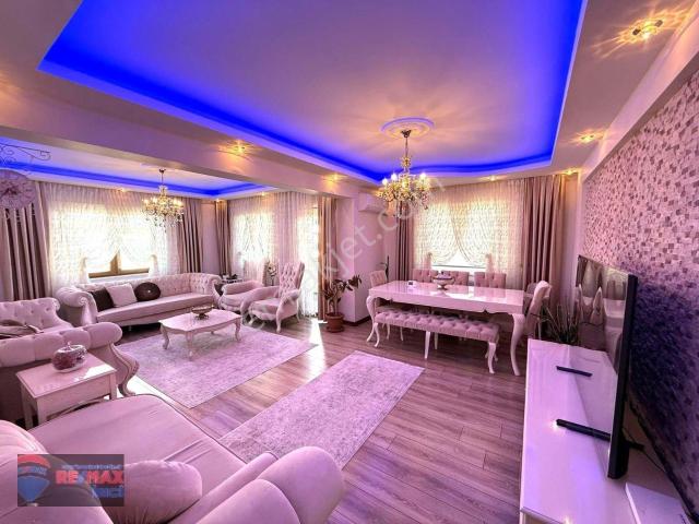 Re/max İnci'den Maltepe Mah. Ayşegül Sitesi’nde 3+1 Satılık Daire