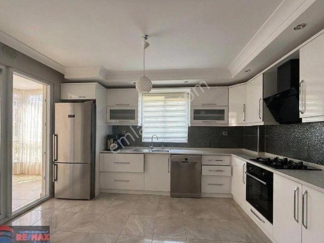 Re/max İnci'den Özel Okullar Bölgesinde Kiralık 3+1 Daire