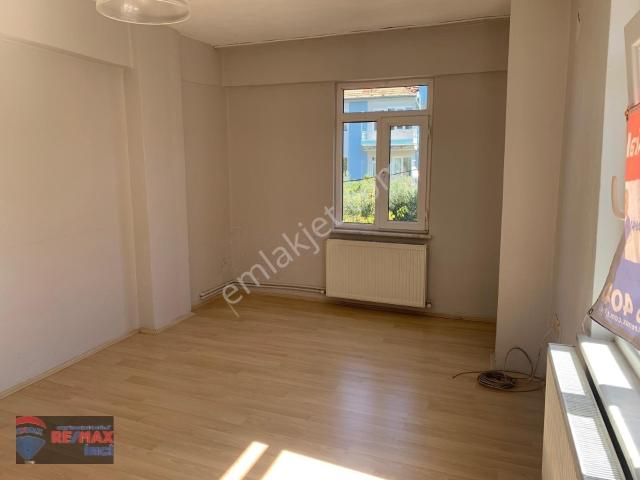 Re/max İnci'den Plevne Mah. İsmail Akçay Parkı Yakını 2+1 Kiralık Daire