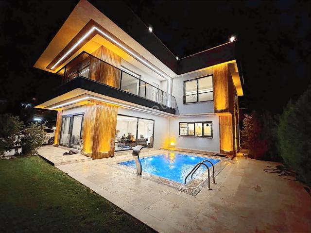 Re/max Kıyı Dan Satılık 7+2 Havuzlu Müstakil Emsalsiz Özel Villa