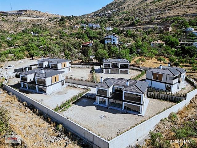 REMAX KATILIM 5,5+1 YERDEN ISITMALI SIFIR ULTRA LÜKS VİLLA