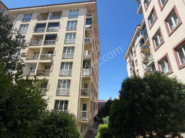 Remax Kaya Metrobüse Yakın Nadıde Evlerınde Ara Kat Kiralık 2+1