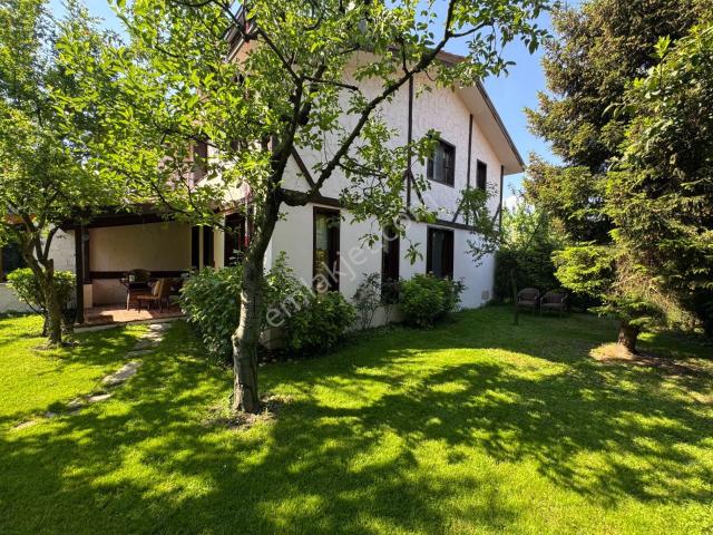 Remax Klas Fatih Çakar’dan Kırkpınar’da Satılık Bahçeli Villa…