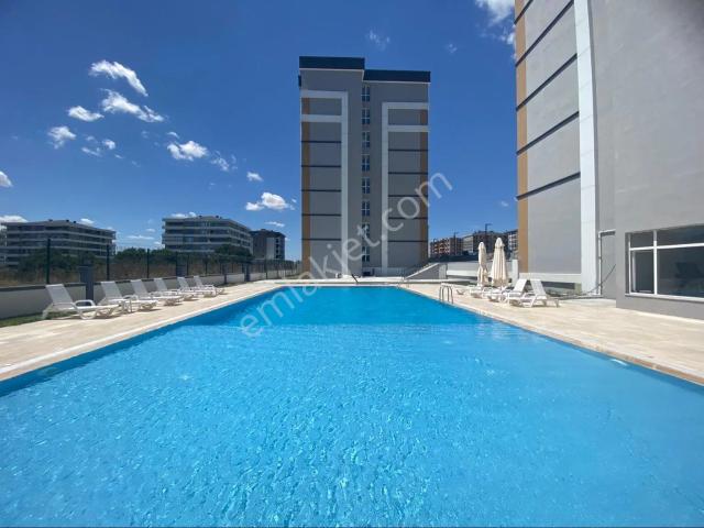 Remax Land’den Çerkezköy Tepe Havuzlu Sitede Kiralık 1+1