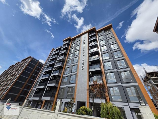 REMAX LAND'DAN HÜRRİYET'TE VİA PALAZZO'DA SATILIK TERASLI 2+1