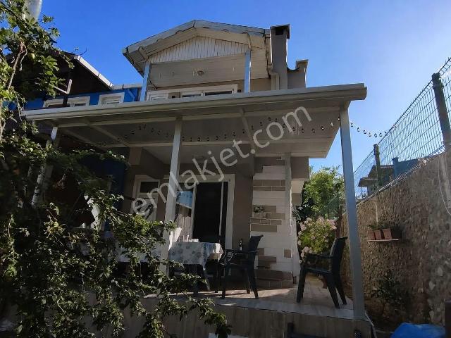 Re/max Land'den Denize Sıfır Site İçerisinde Özel İskeleli Villa