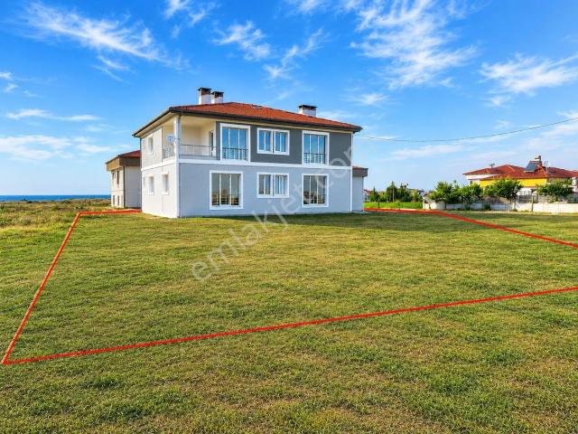 Re/max Land'den Kapaklı Bahçeağıl'da 840m²arsalı438 M² 5+2 Villa