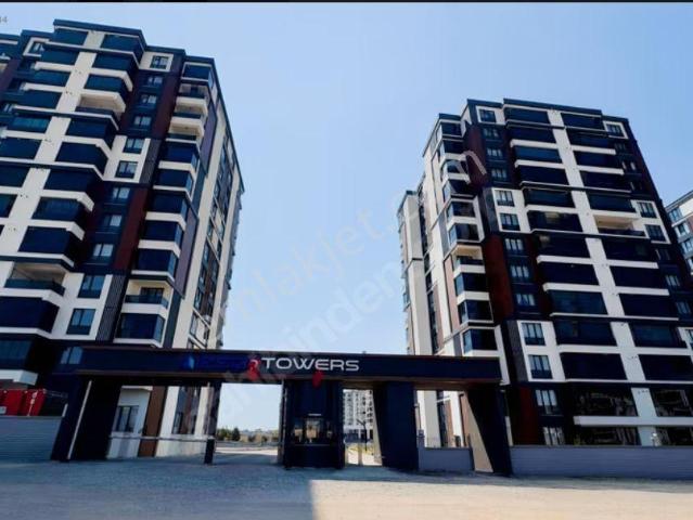 Remax Land'ten Hürriyet Mah. İzsiz Towers'ta Kiralık 2+1 Daire