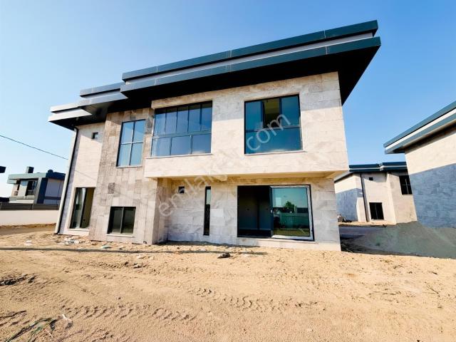 Remax Lavanda'dan Önerlerde Müstakil Havuzlu Satılık 5+1 Villa
