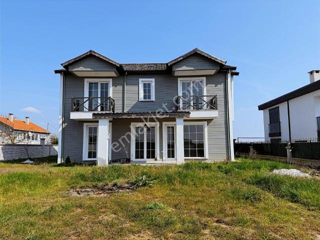 Remax Lavandadan Yakuplu Da 800m2 Arsa İçinde İskanlı Villa