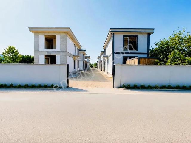 Remax Mavi Murat Gençler'den Serdivan'da Müstakil Havuzlu Villa