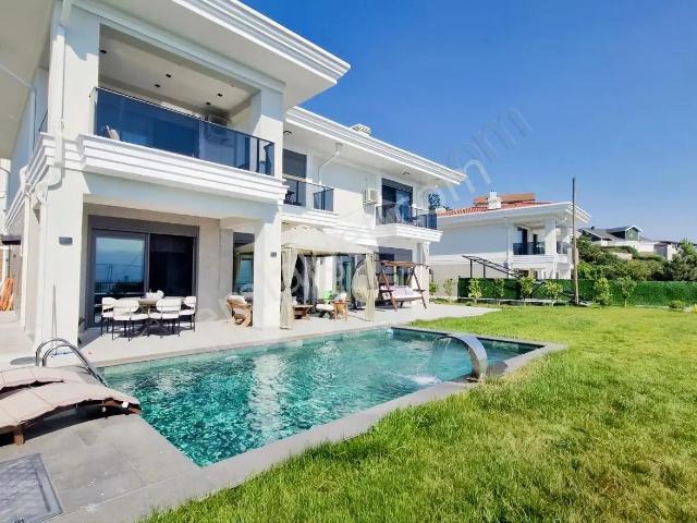 Remax Mavi Murat Gençler'den Göl Manzaralı Ayrıcalıklı Bir Yaşam