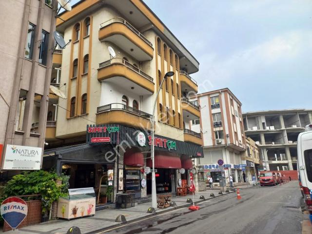 Remax Mavi çarşı Merkezde Şal Sokak Cepheli Adahayat A Komşu 4+1