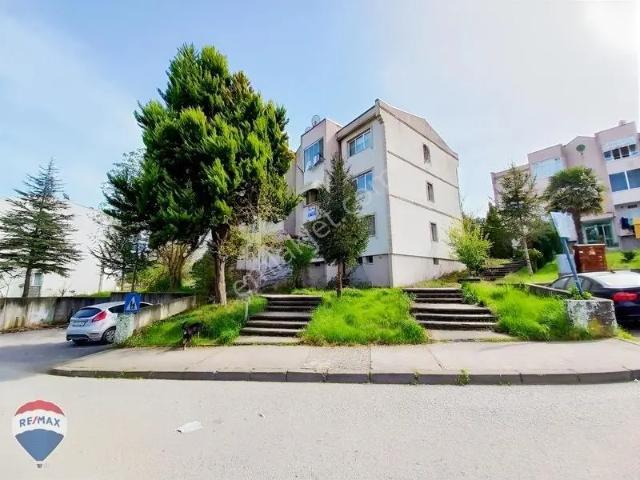 Remax Mavi camili1 De 1571ada Yol Cephe Arakat Köşe Cam Balkonlu
