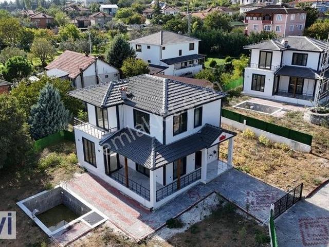 Remax Mavi Cansu Soy'dan Pamukova Gökgöz Mh Satılık Villa