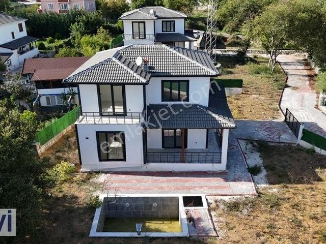 Remax Mavi Cansu Soy'dan Pamukova Gökgöz Mh Satılık Villa
