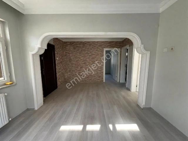 Remax Mavi’den Agora Avm Yakını Kiralık Daire