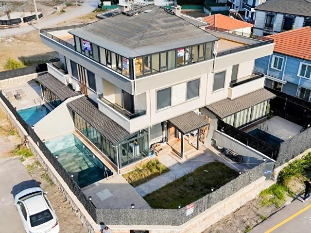 REMAX MAVİDEN DENİZE YAKIN MÜSTAKİL HAVUZLU,BAHÇELİ 6+1 TRİBLEX