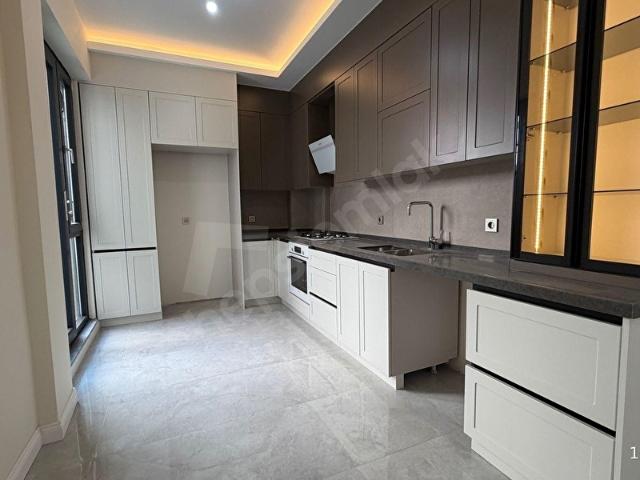 REMAX MAVİ'DEN SERDİVAN YAZLIKTA SATILIK 5+1 LÜKS VİLLA