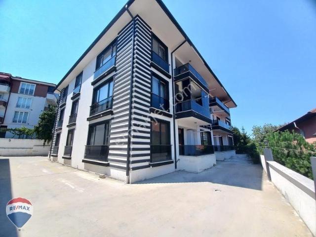 Remax Mavi serdivan İstiklal Mh Fırtına Sit. Manzaralı Geniş 3+1