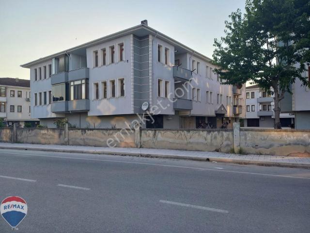 Remax Mavi vatan Mh Şafak Evler Yola Cephe Arakat Geniş Bakımlı