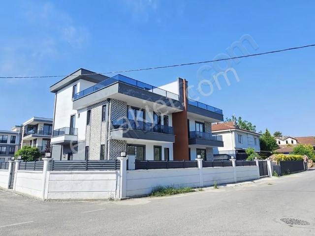 Remax Mavi Yazlık'ta 4+1 Geniş Bahçeli Ve Teraslı Satılık Villa
