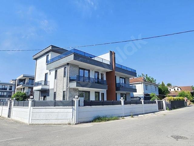 REMAX MAVİ YAZLIK'TA 4+1 GENİŞ BAHÇELİ VE TERASLI SATILIK VİLLA