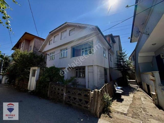 Remax Mavi'den Otuzikievler Mah.'de Satılık Müstakil Ev
