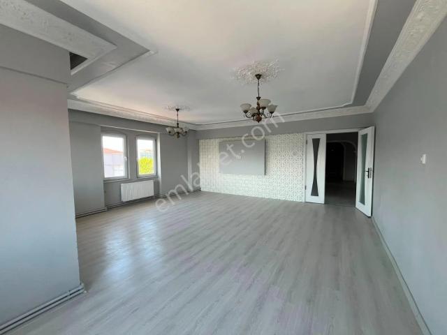 Remax Mavi'den Adapazarı Merkezde Satılık 3+1